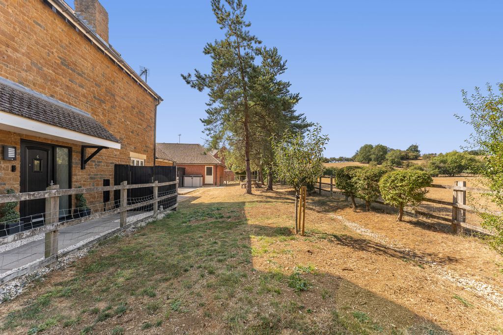 Crab Tree Close Bloxham